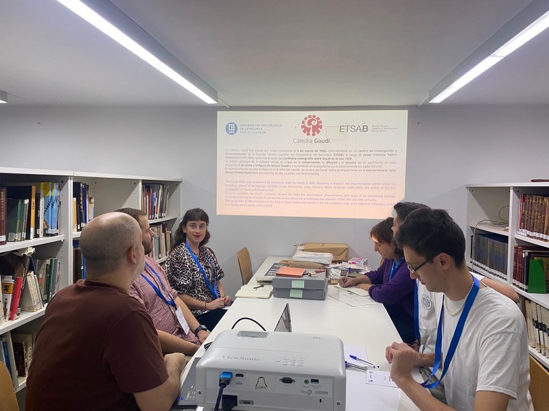 La Càtedra Gaudí acull a estudiants del Programa de Voluntariat del Patrimoni Mundial de la UNESCO que promou la Casa Batlló La Càtedra Gaudí acull a estudiants del Programa de Voluntariat del Patrimoni Mundial de la UNESCO que promou la Casa Batlló